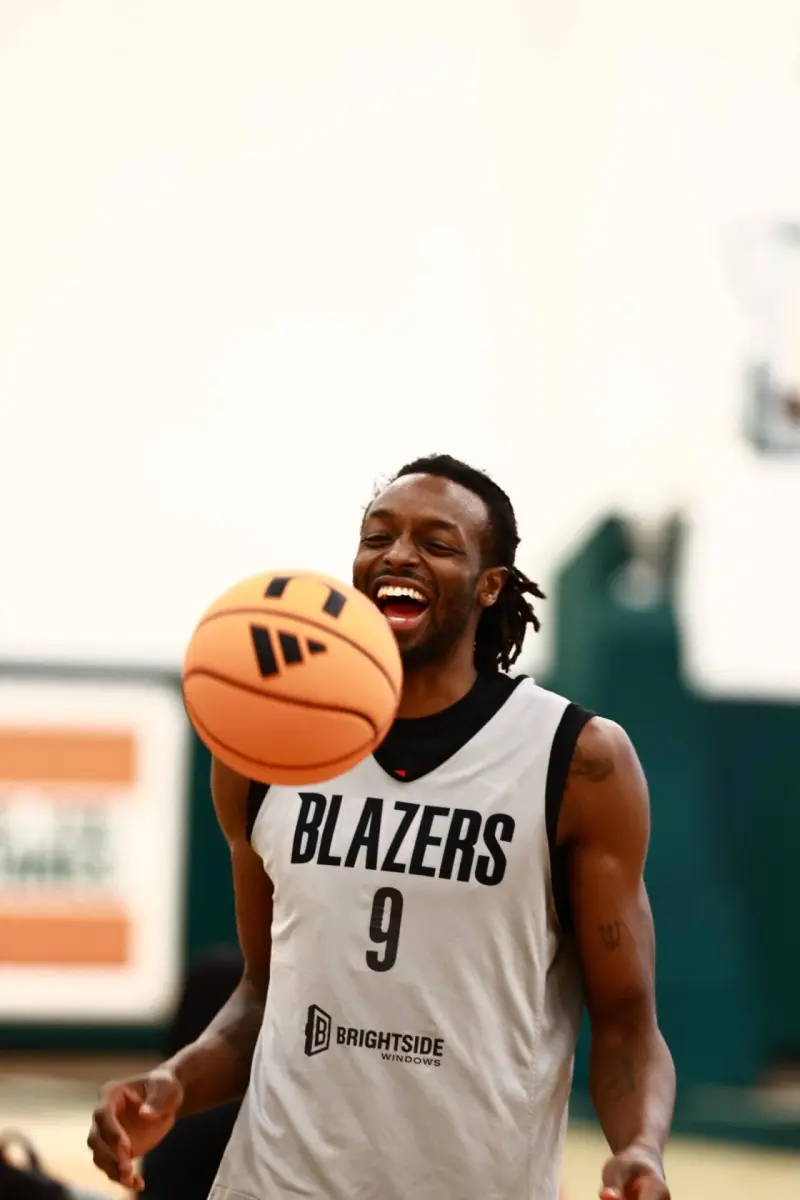 The Portland Trail Blazers posted training photos: the team atmosphere was relaxed.