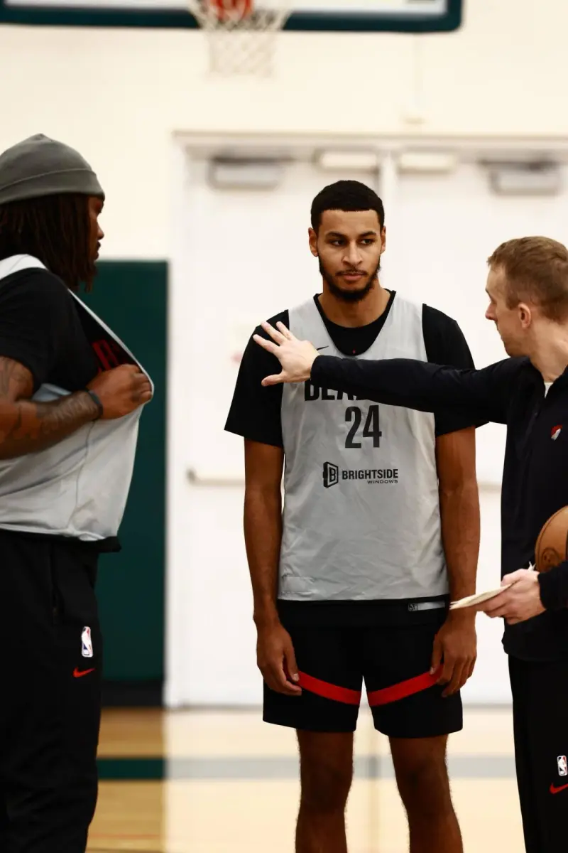 The Portland Trail Blazers posted training photos: the team atmosphere was relaxed.