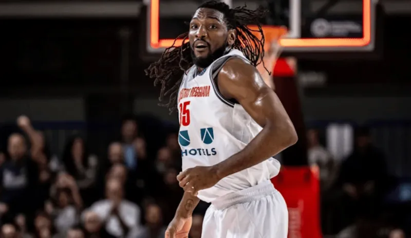 Former NBA player Kenneth Faried will sign with the Greek basketball team Panathinaikos.