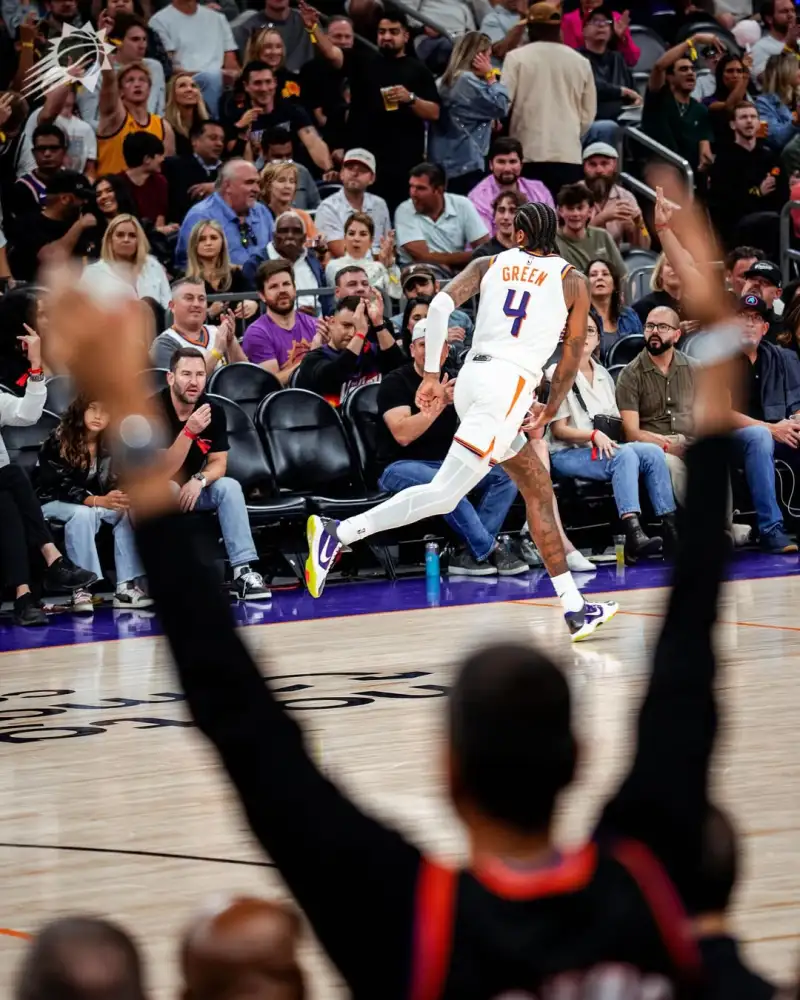 Sun celebrates team's victory over Clippers by posting photos of himself on the court.