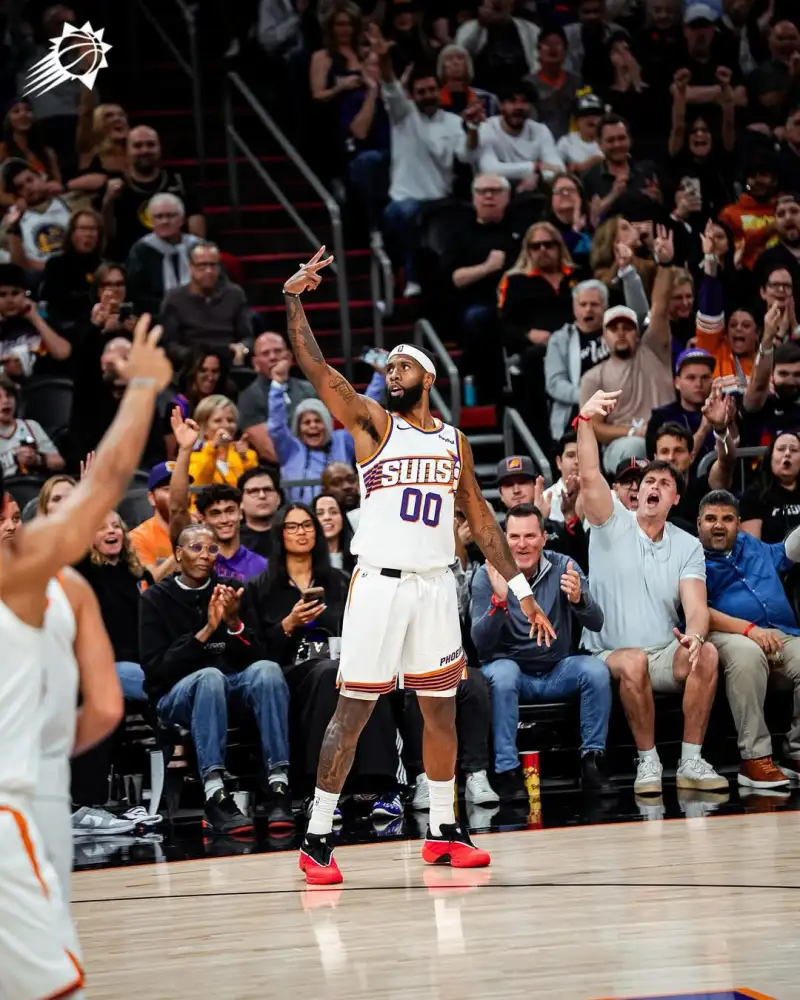 Sun celebrates team's victory over Clippers by posting photos of himself on the court.