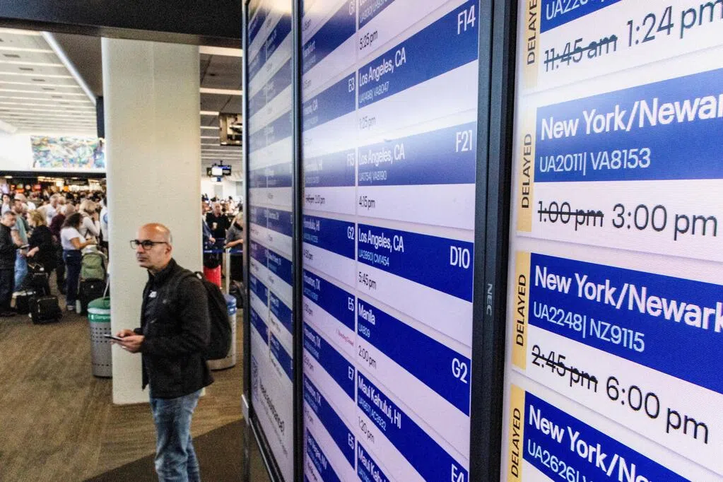Thousands of flights were canceled or delayed in the US over the weekend, exacerbating air traffic control pressures.