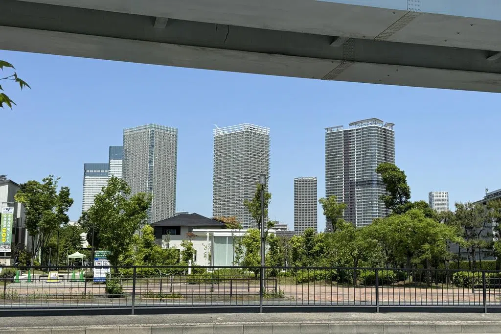 Tokyo's high rents prompt the government to plan a partnership with private companies to provide low-cost housing for families.