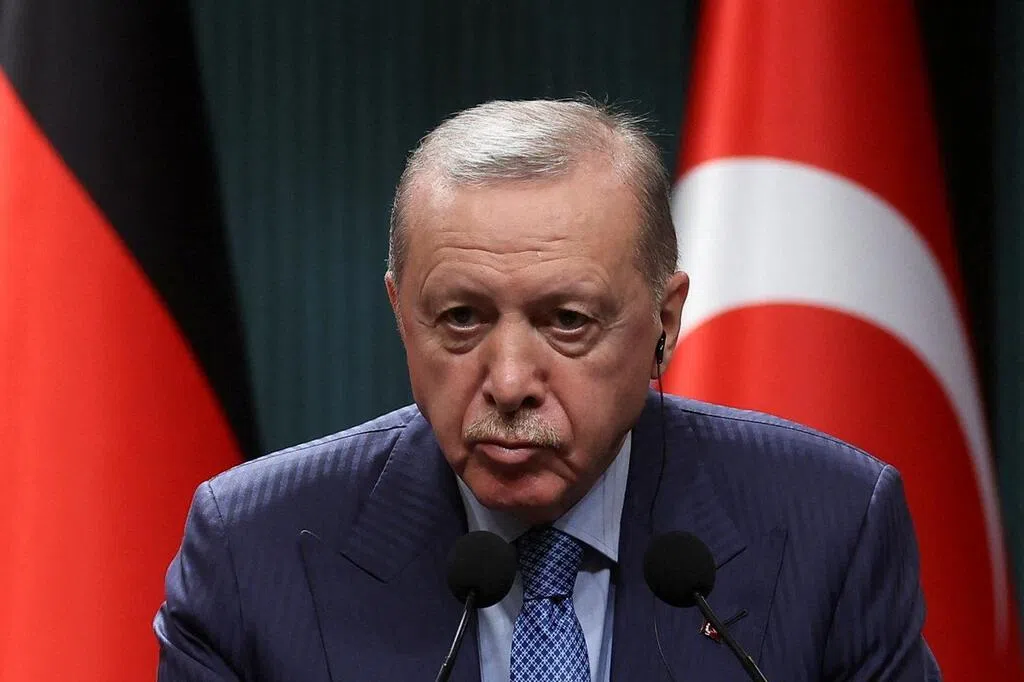 Hamas has for the first time indicated its readiness to surrender weapons in accordance with the ceasefire agreement.