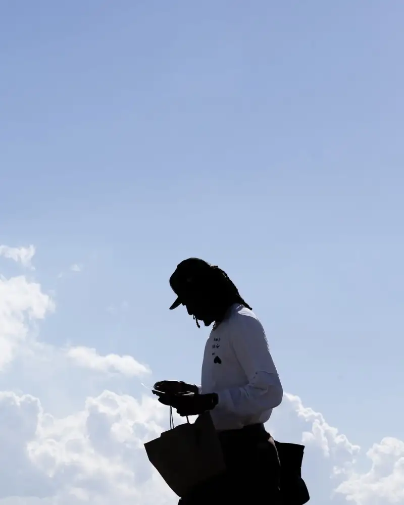 The Pelicans' hopes for a Lakers-Spurs showdown dashed! The Pelicans' official account posted photos of players boarding the plane they will face the Spurs tomorrow.