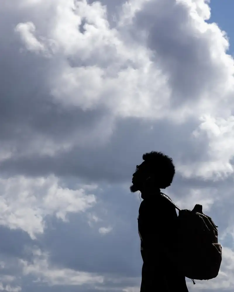 The Pelicans' hopes for a Lakers-Spurs showdown dashed! The Pelicans' official account posted photos of players boarding the plane they will face the Spurs tomorrow.