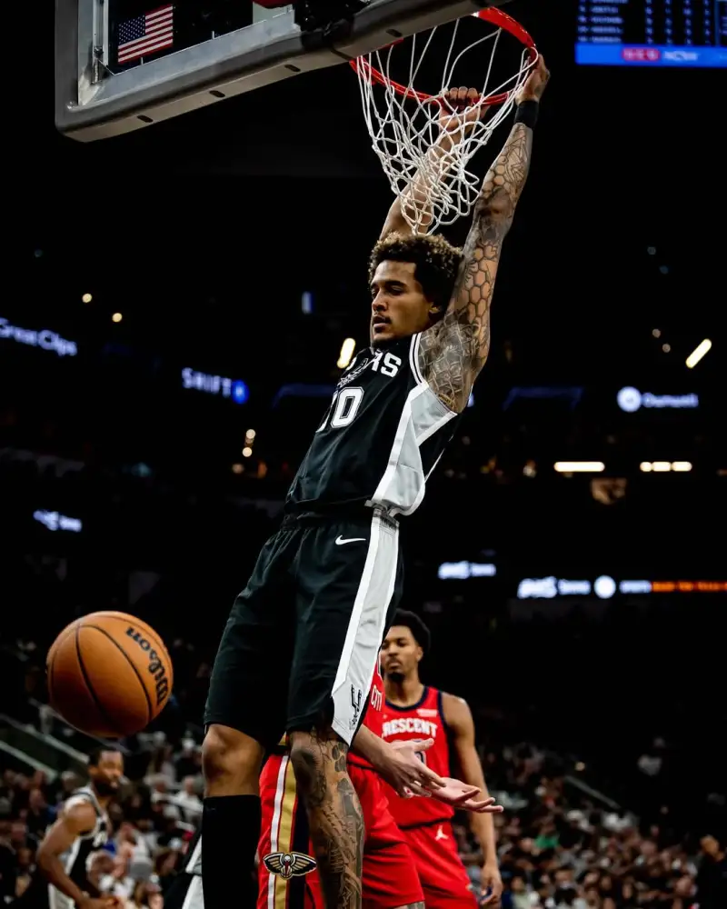 Fox returns! Successfully defends home court.