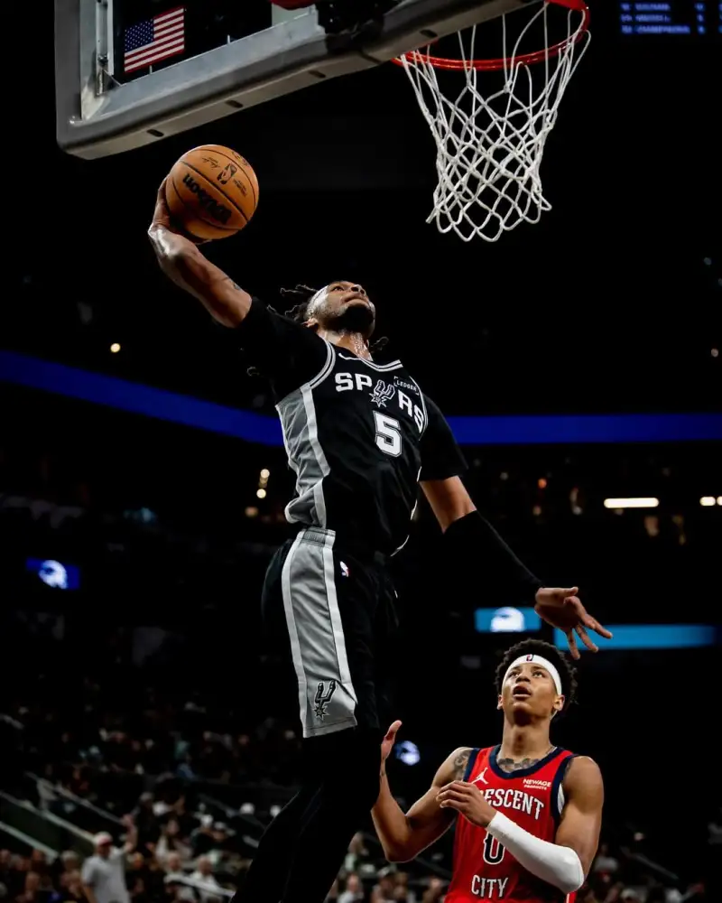 Fox returns! Successfully defends home court.