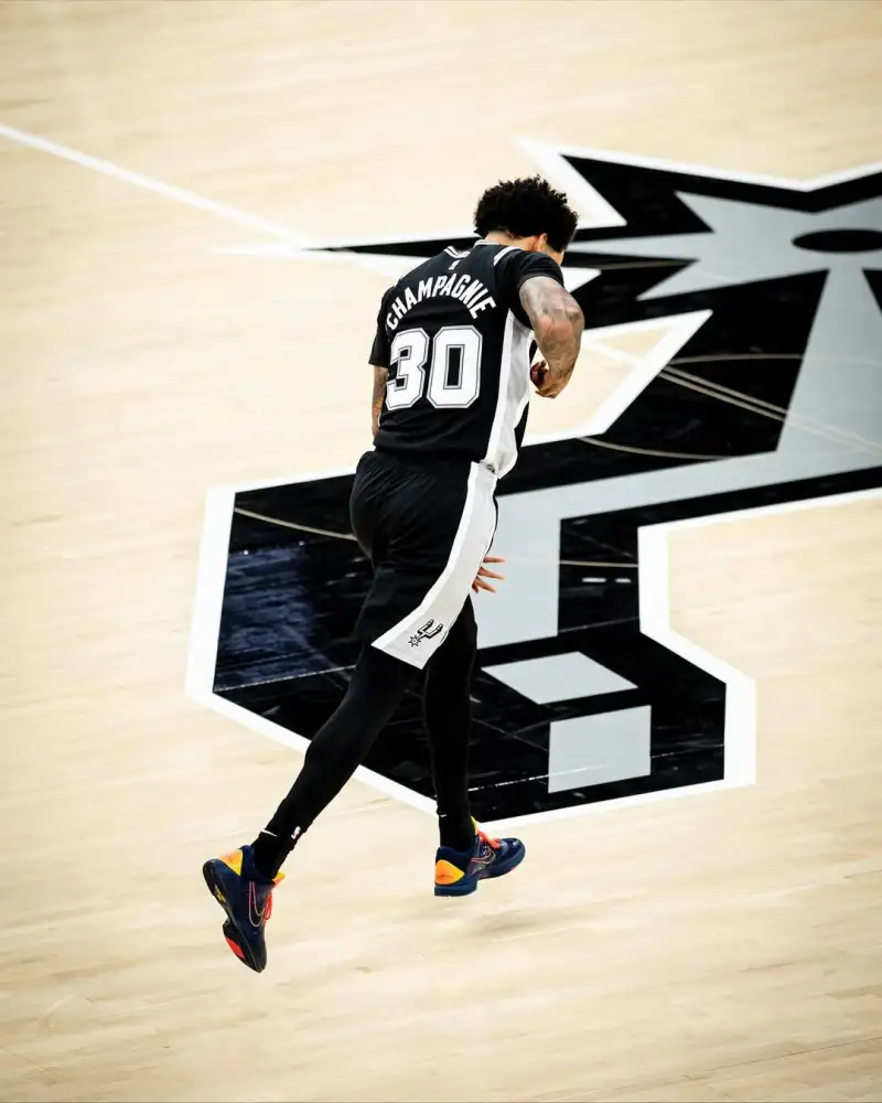 Fox returns! Successfully defends home court.