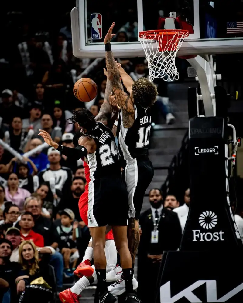 Fox returns! Successfully defends home court.