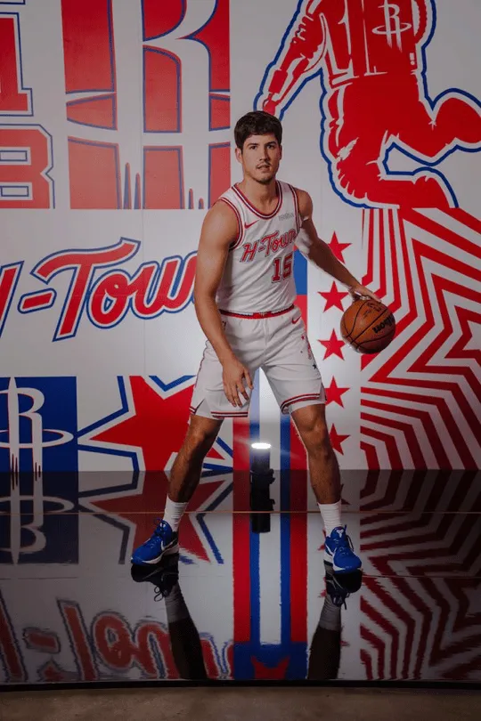 Back home! Rockets' official media posts player posters: They'll be wearing city-themed jerseys in the next game.