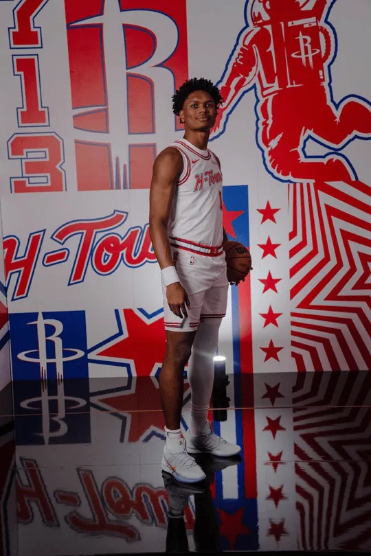 Back home! Rockets' official media posts player posters: They'll be wearing city-themed jerseys in the next game.