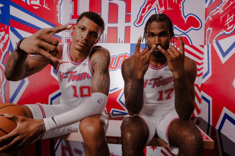 Back home! Rockets' official media posts player posters: They'll be wearing city-themed jerseys in the next game.