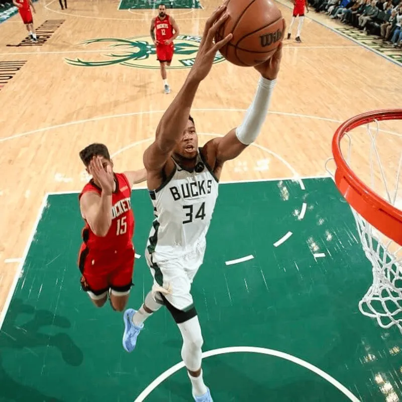 Giannis Antetokounmpo achieved his 300th career 30+ point game, becoming the 12th player in history to do so.