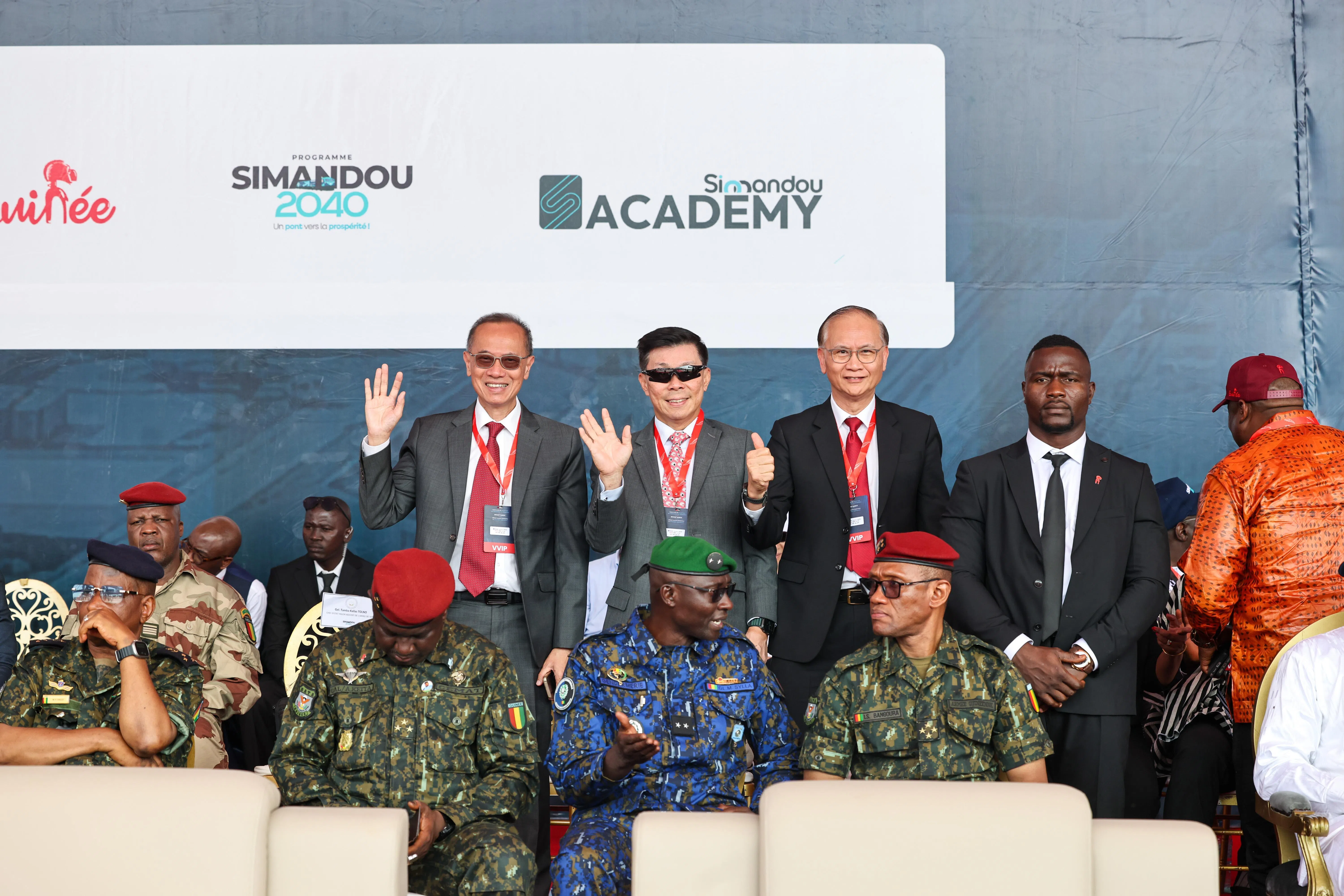 The world's largest green iron ore mine project, valued at 30 billion yuan, has commenced production.