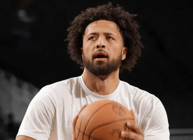 Cunningham's hip injury makes his availability for tomorrow's game against the Bulls questionable.