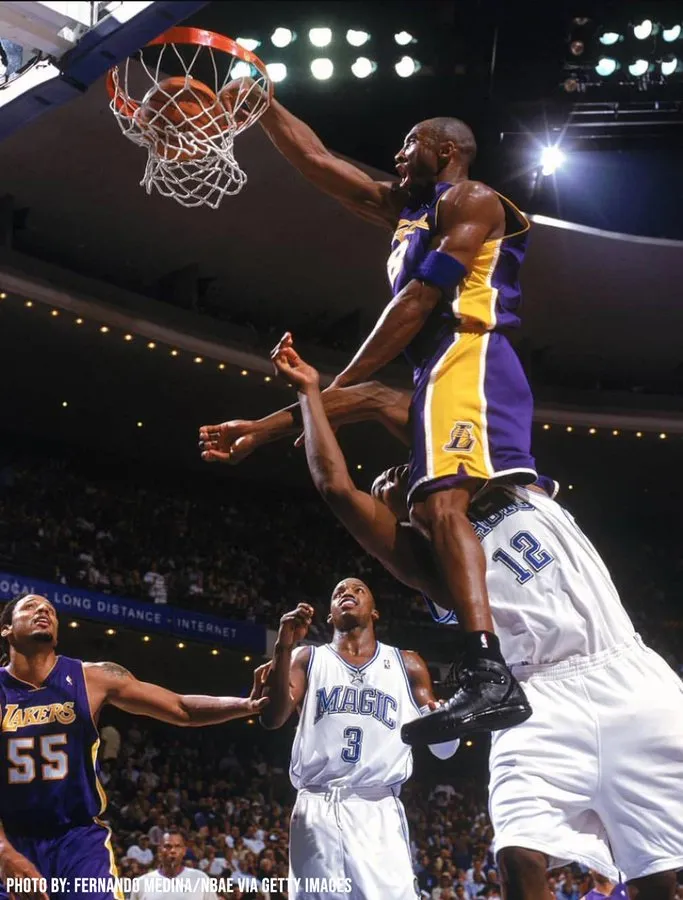 A magnificent dunk! 21 years ago today, Kobe and Howard...