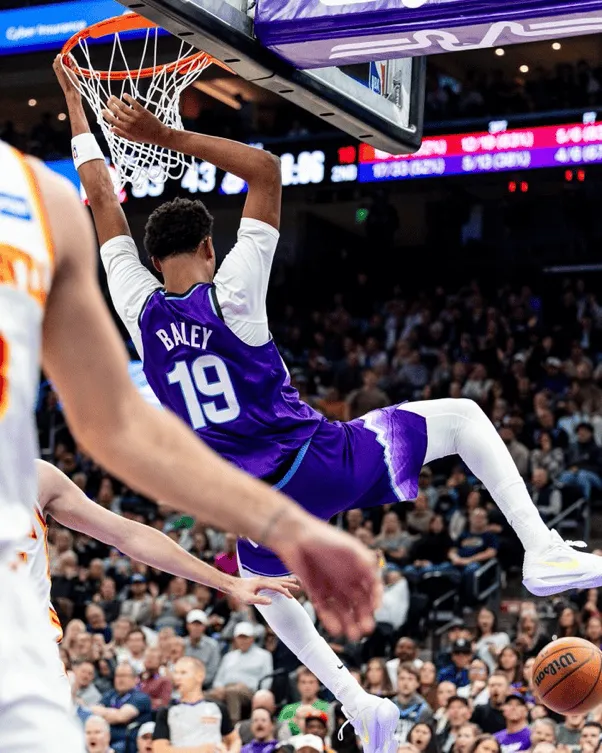 The Utah Jazz's official media posted a photo of Es Bailey dunking.