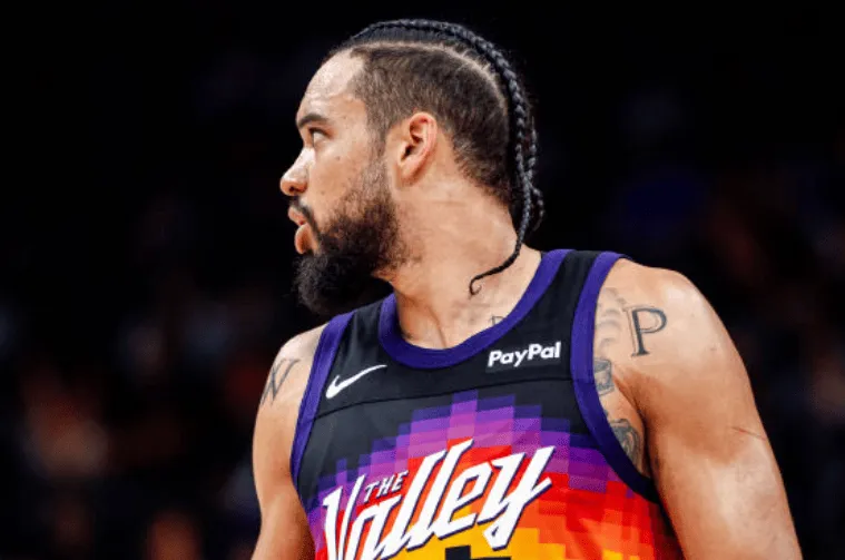 32 points! Reporter: After being traded to the Suns, Dillon is having a breakout season.