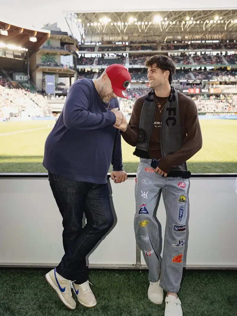 What's his physique like? Deni Avdia posts a recent photo.