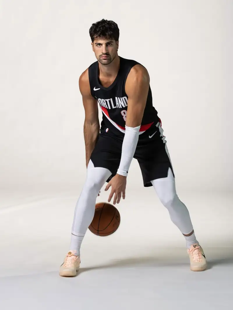 What's his physique like? Deni Avdia posts a recent photo.