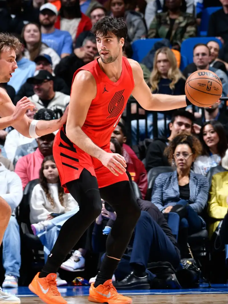 What's his physique like? Deni Avdia posts a recent photo.