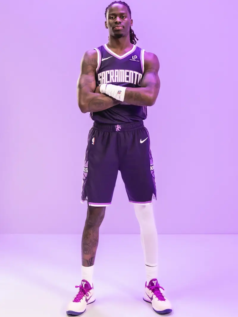 46.7% from three-point range! Keane Ellis shares his official outfit photo on Instagram with fans.