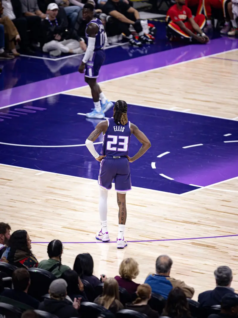 46.7% from three-point range! Keane Ellis shares his official outfit photo on Instagram with fans.