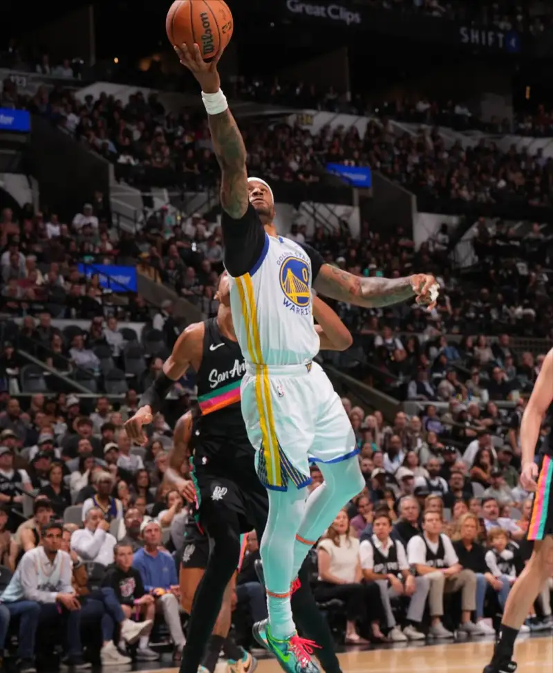 Jimmy Butler shared photos from yesterday's game on Instagram, showing him defeating a strong opponent.