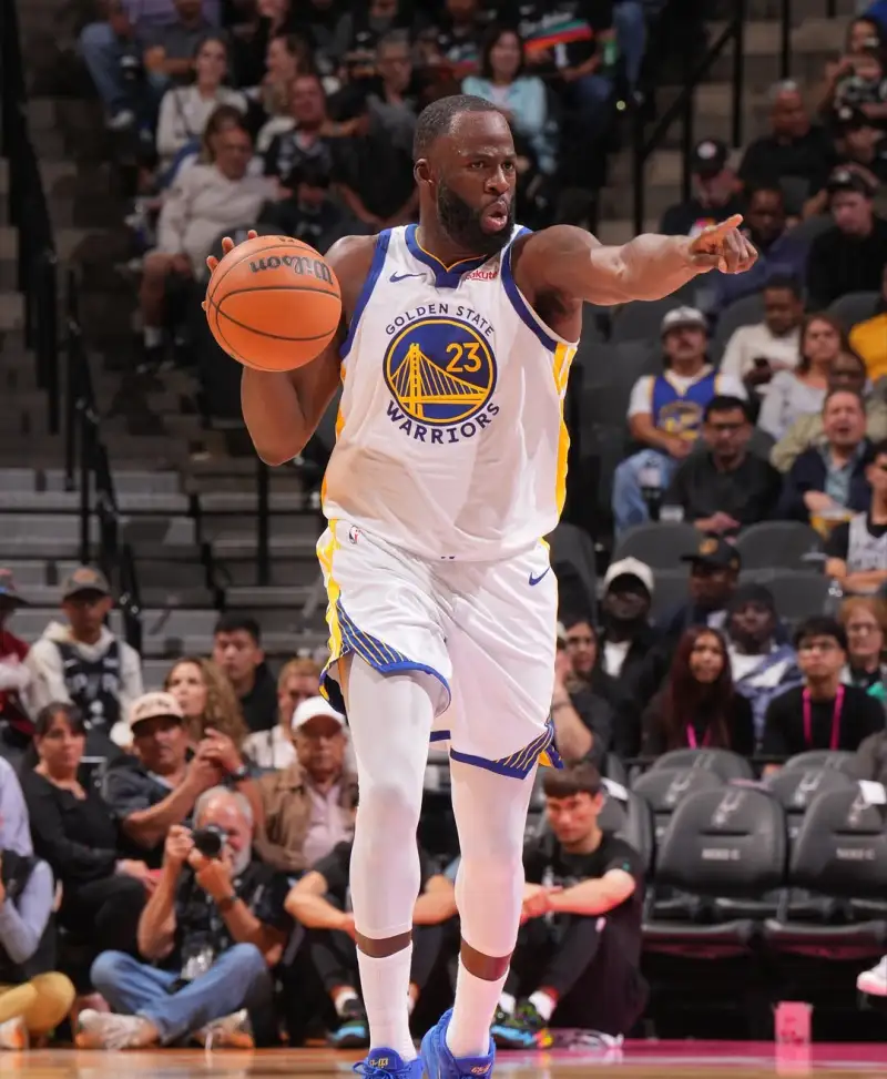 Jimmy Butler shared photos from yesterday's game on Instagram, showing him defeating a strong opponent.