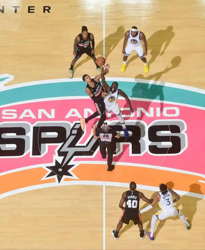 Jimmy Butler shared photos from yesterday's game on Instagram, showing him defeating a strong opponent.