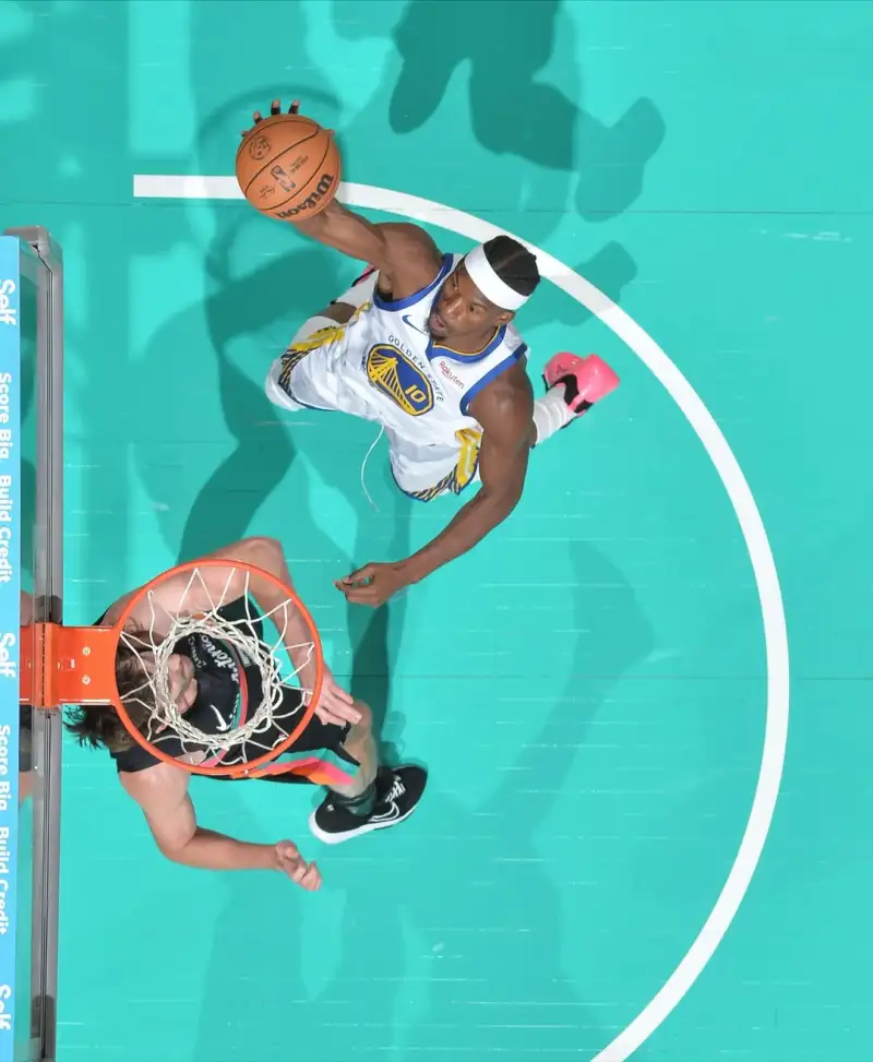 Jimmy Butler shared photos from yesterday's game on Instagram, showing him defeating a strong opponent.