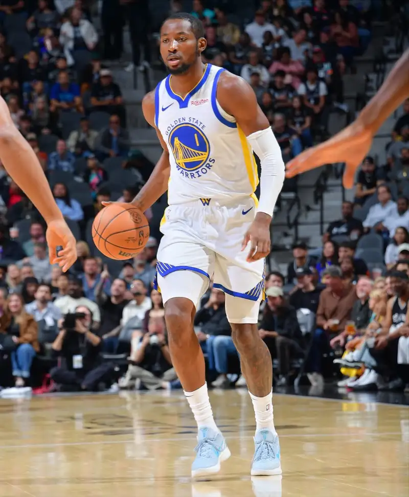 Jimmy Butler shared photos from yesterday's game on Instagram, showing him defeating a strong opponent.