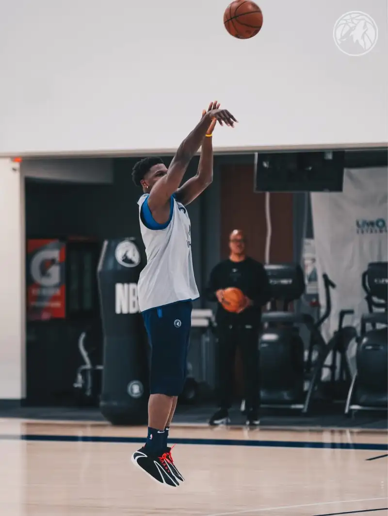Work, work, work! The Timberwolves' official account shared training photos of Edwards and others.
