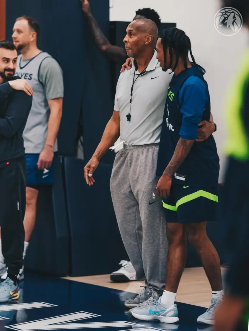 Work, work, work! The Timberwolves' official account shared training photos of Edwards and others.