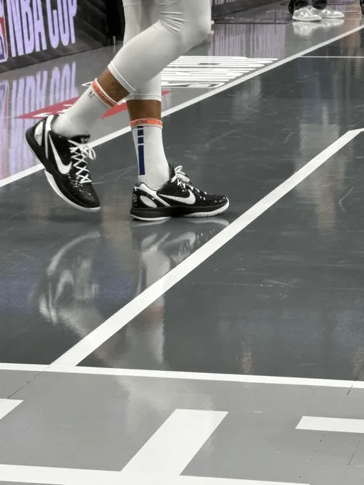 Curry warmed up before the game today.