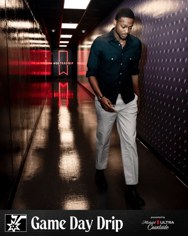 Facing the Warriors! Spurs official media posts photos of players entering the arena.