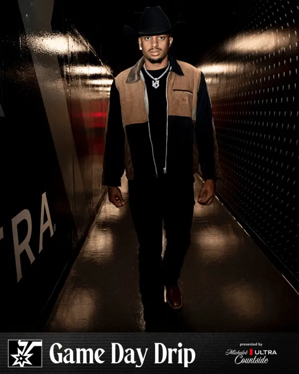 Facing the Warriors! Spurs official media posts photos of players entering the arena.