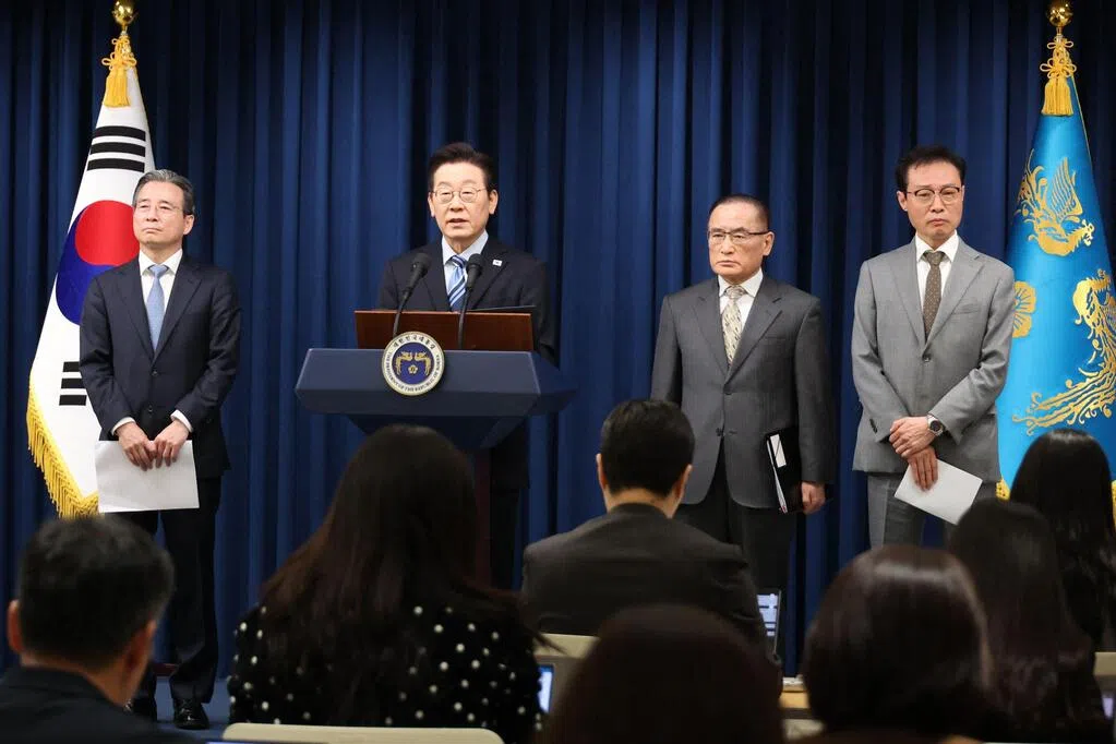 A senior US Navy official hopes South Korea will deploy nuclear-powered submarines to counterbalance China.