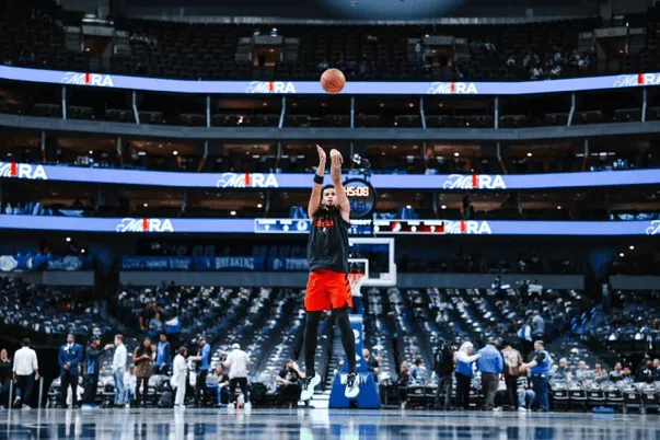 The Portland Trail Blazers' official account posted training photos of the players.