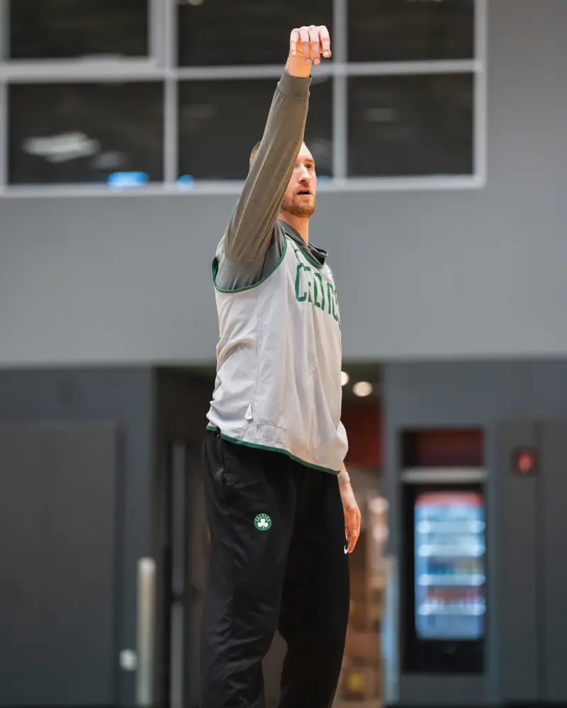 A major battle is imminent! The Celtics are preparing for their game against the Clippers.