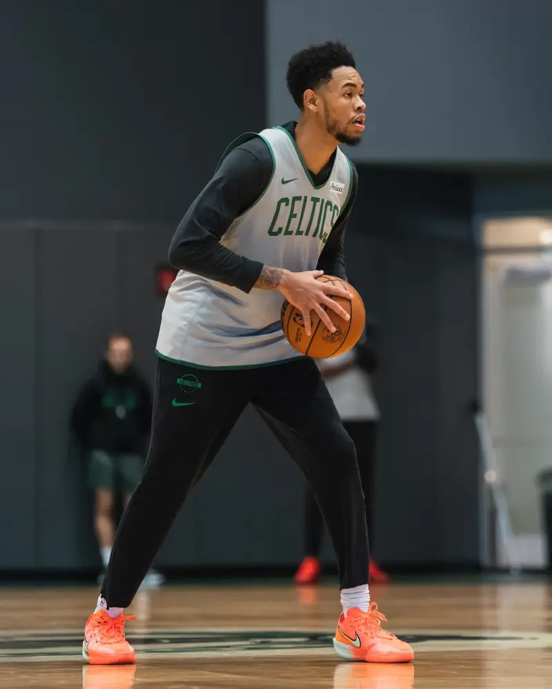 A major battle is imminent! The Celtics are preparing for their game against the Clippers.