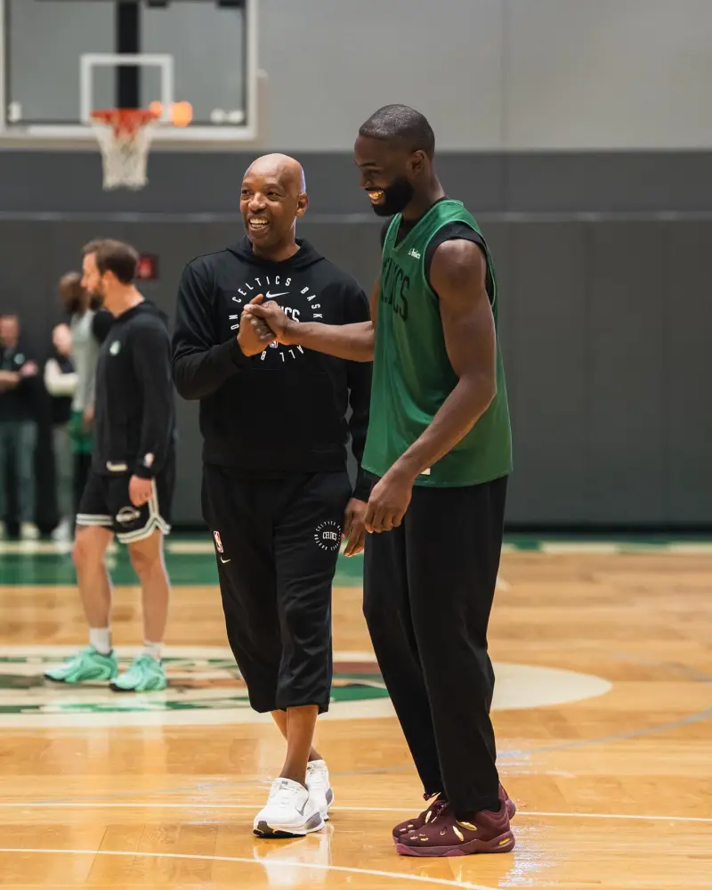 A major battle is imminent! The Celtics are preparing for their game against the Clippers.