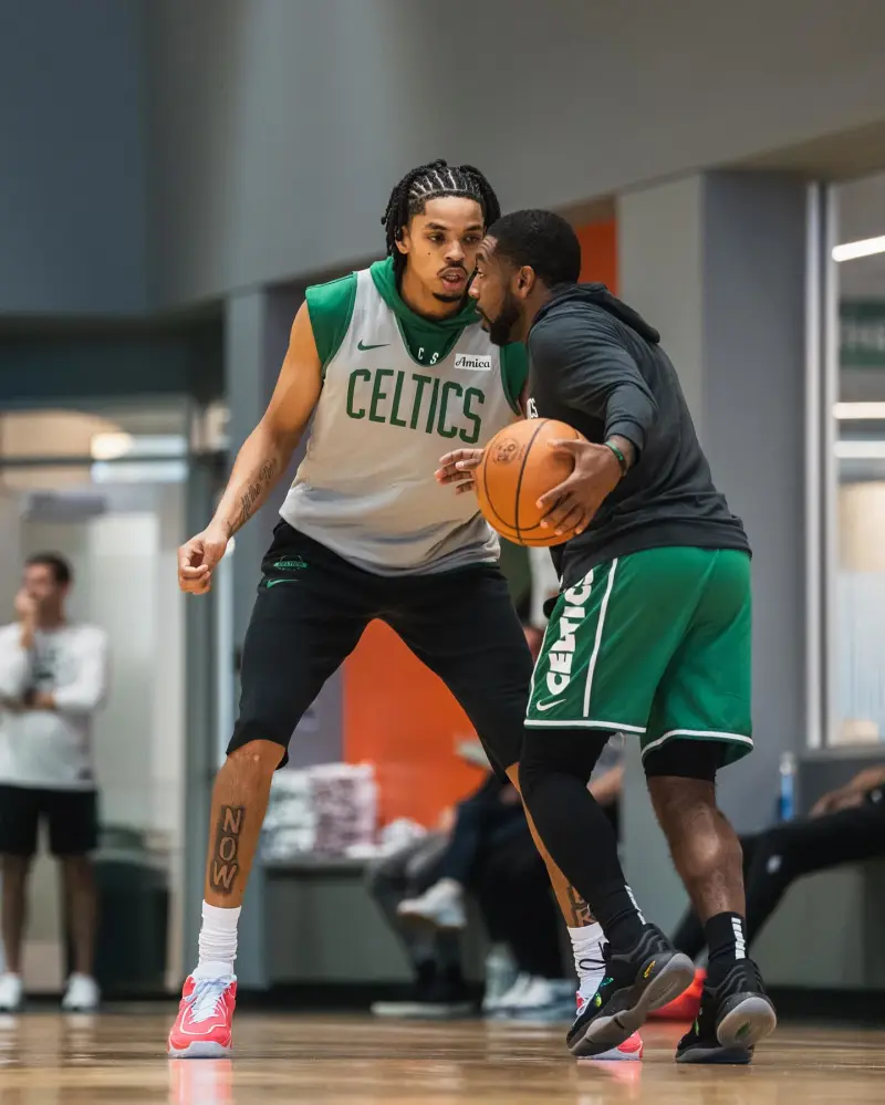 A major battle is imminent! The Celtics are preparing for their game against the Clippers.
