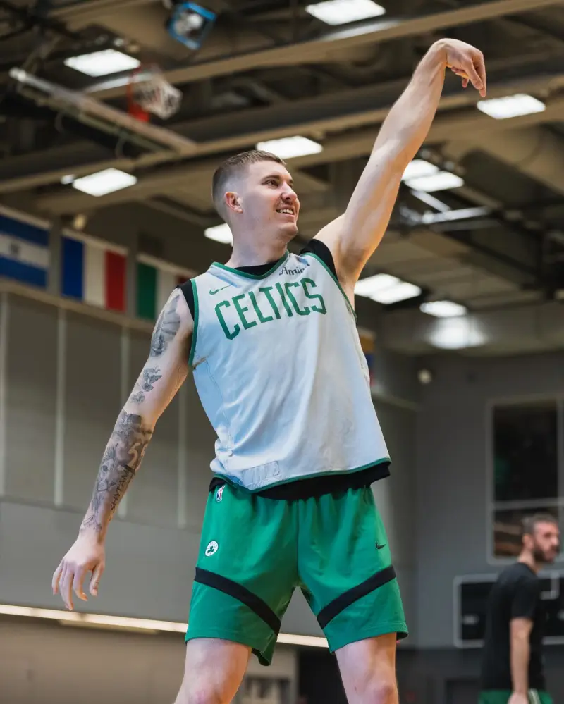 A major battle is imminent! The Celtics are preparing for their game against the Clippers.