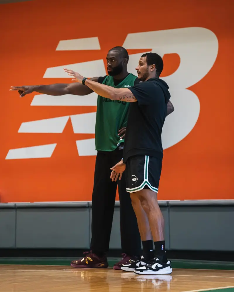 A major battle is imminent! The Celtics are preparing for their game against the Clippers.