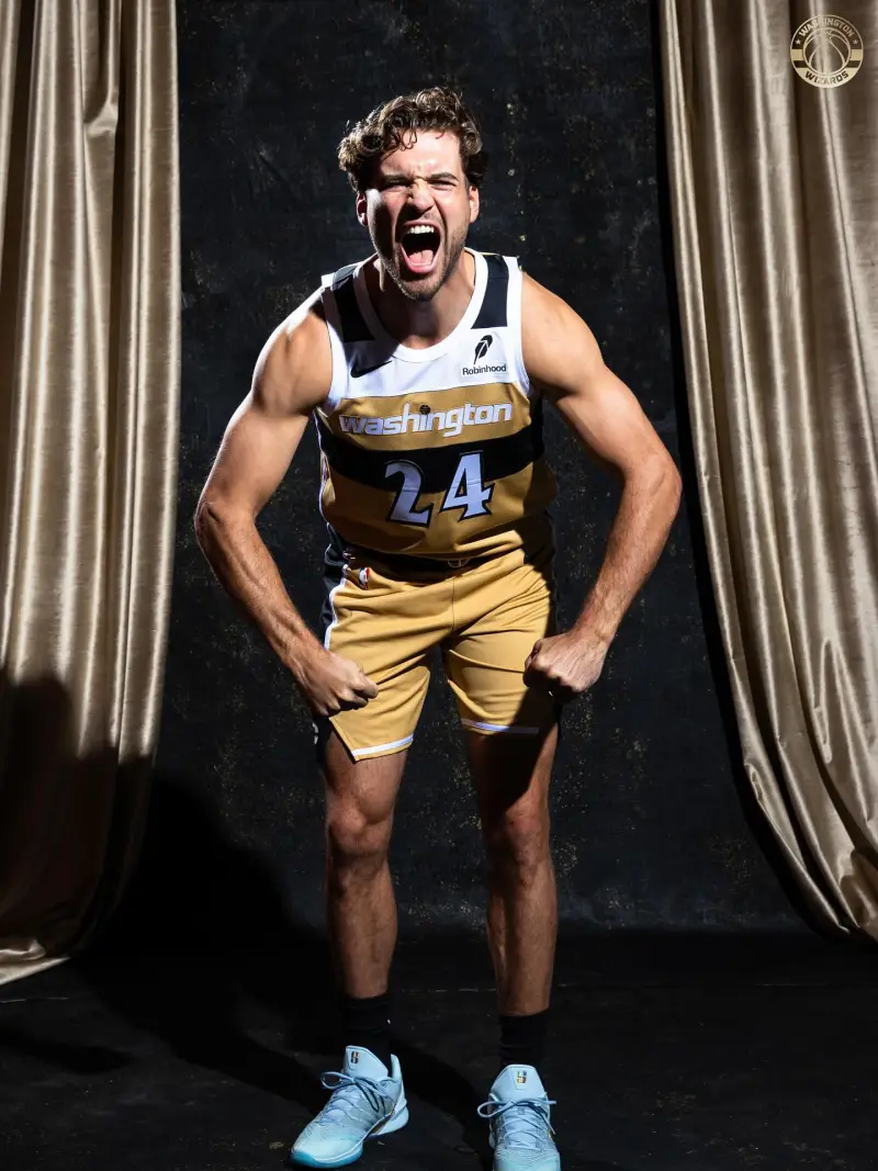 1 win, 11 losses! Wizards official announcement: This gold jersey will make its debut on November 16th.