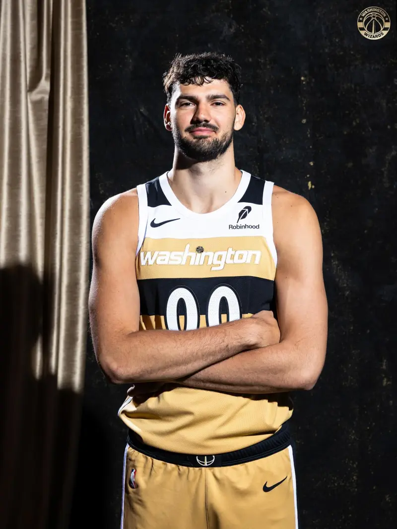 1 win, 11 losses! Wizards official announcement: This gold jersey will make its debut on November 16th.