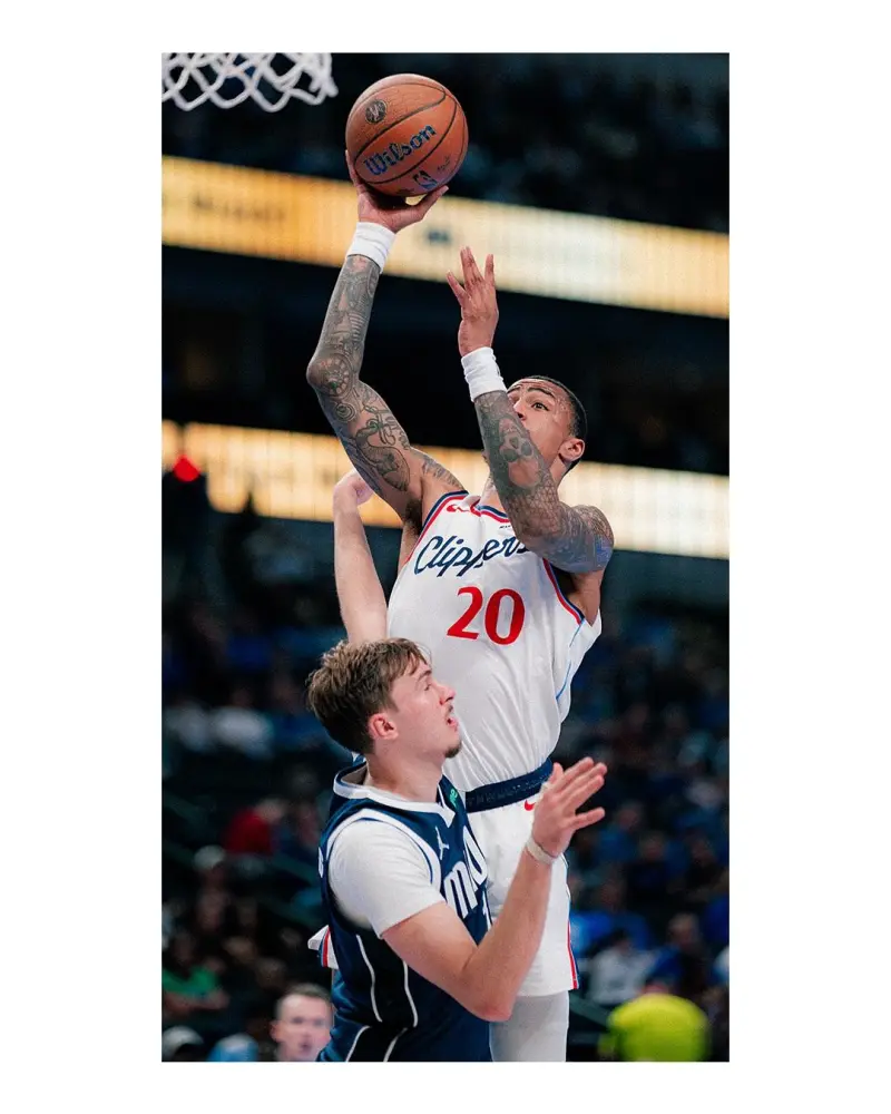 The Clippers posted photos on their official account to celebrate ending their six-game losing streak.