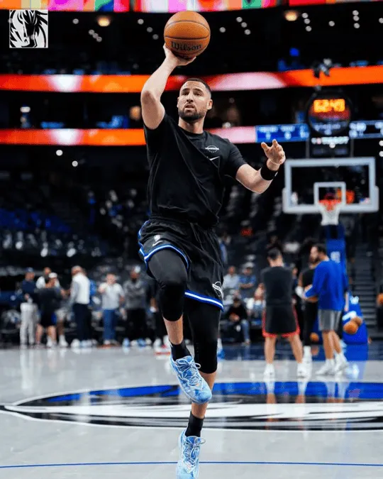 The Mavericks' official media outlet posted photos of the players practicing shooting before the game: pre-game preparations.